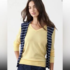Banana Republic V-Neck Sweater Size Small in Mustard Yellow